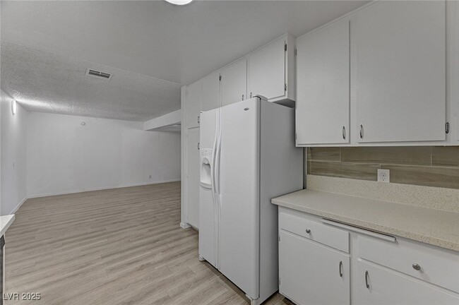 Building Photo - 7182 Acorn Ct