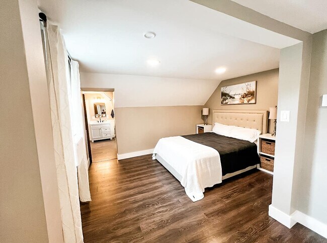 Building Photo - 252 Windsor St