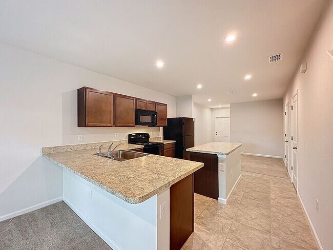 Building Photo - Dream Townhome in Magnolia Grove, Davenport !
