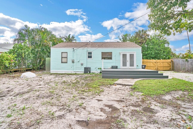 Building Photo - 413 36th St