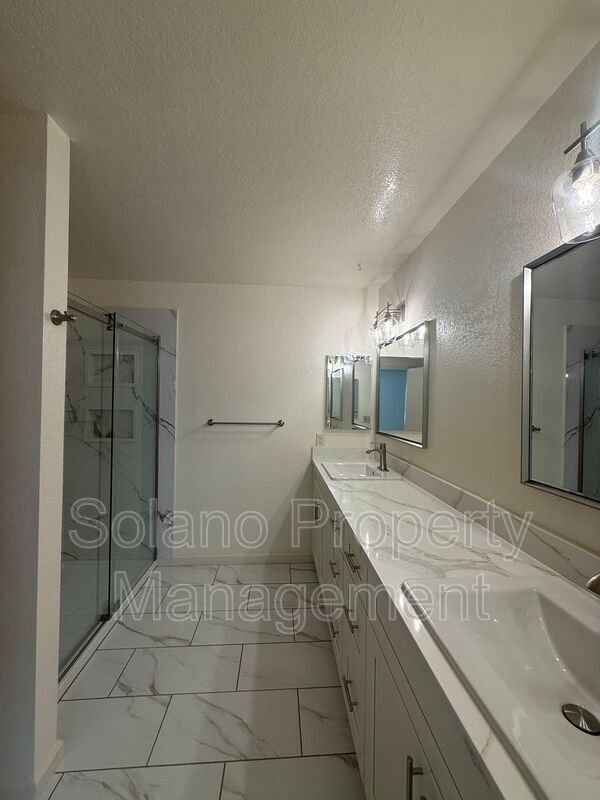 Building Photo - 2506 Marquette Ct
