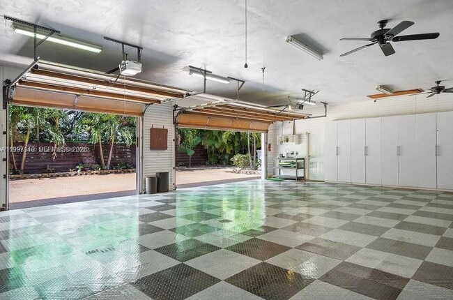 Building Photo - 800 SW 12th Ave