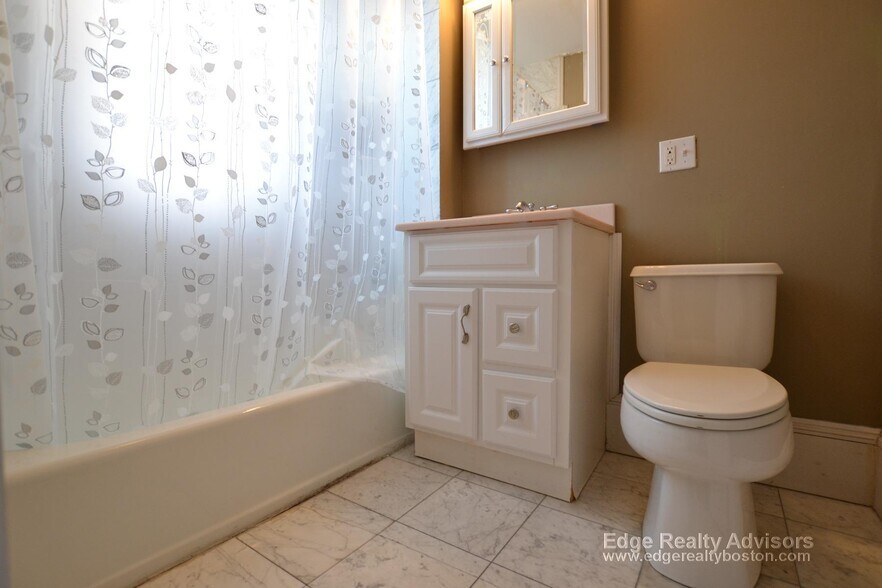 Building Photo - 12A Sutherland Rd