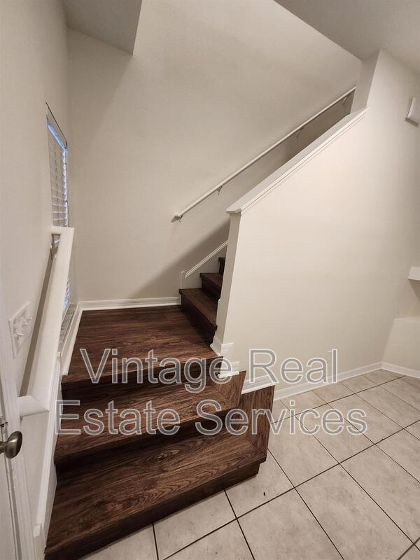 Building Photo - 9333 Stone River Pl