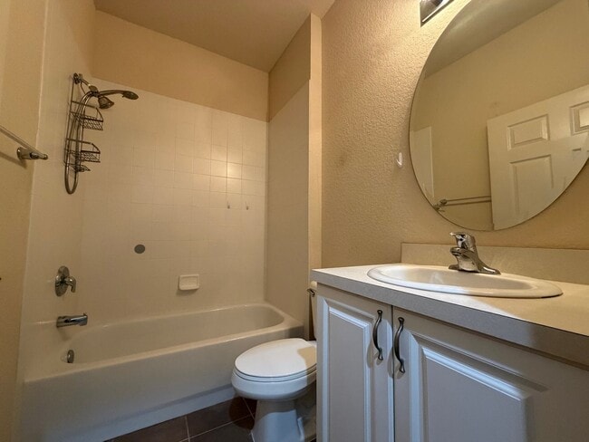 Building Photo - Beautiful 3 room /2.5 bath Gated Community W/ Pool Close to the Skyway