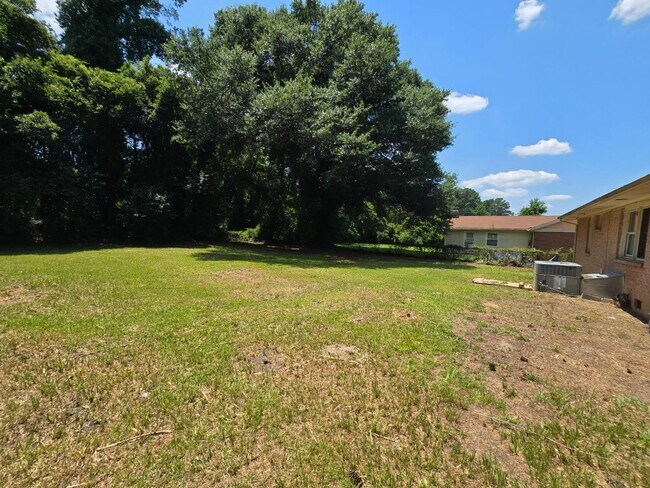 Building Photo - 4617 Belford Rd