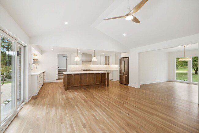 Building Photo - Completely renovated ranch 4BR/4BA ranch h...
