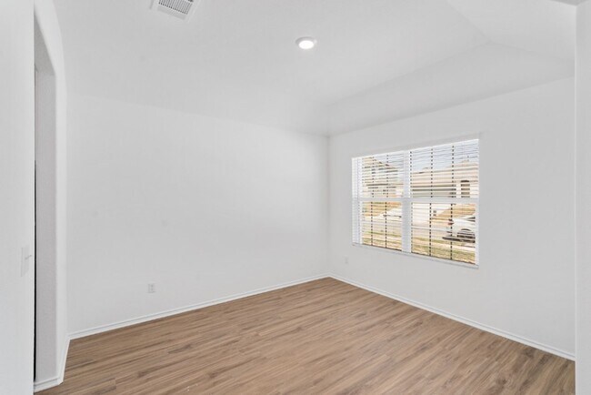 Building Photo - 290 Madrid