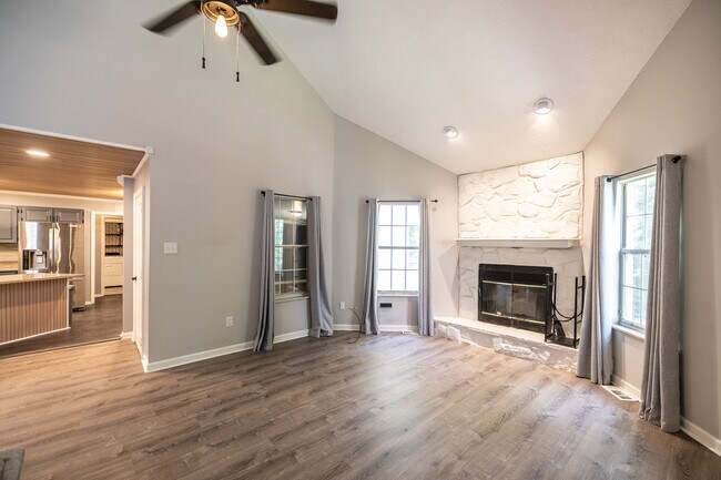 Building Photo - 5516 Oakside Dr