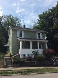 Building Photo - STRUTHERS 3 BEDROOM/1 BATH