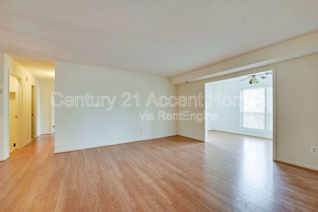 Building Photo - 9941 Oakton Terrace Rd