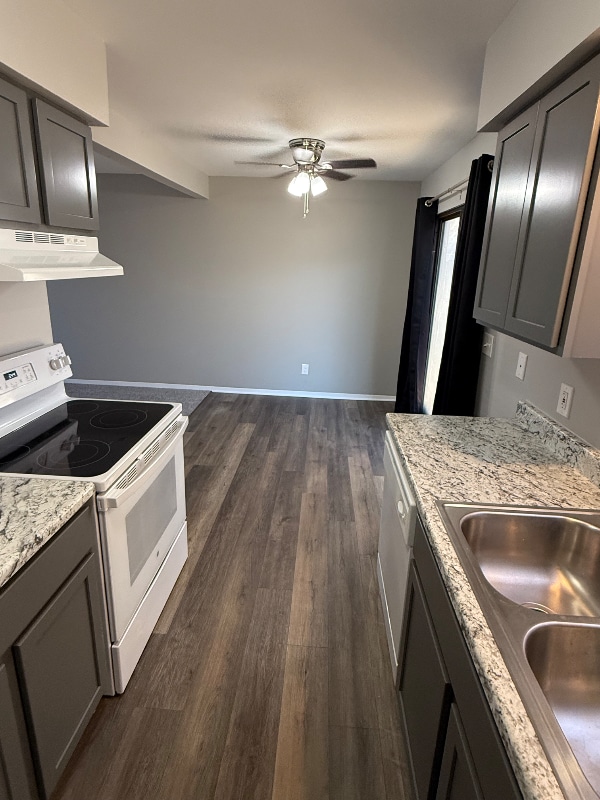 Building Photo - 620 S Mt Carmel St