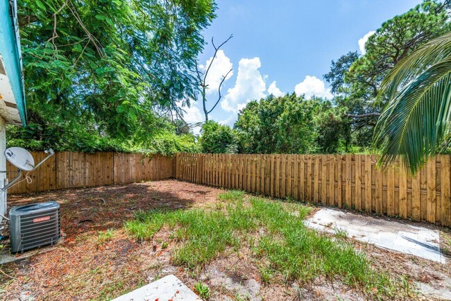 Building Photo - 4758 Gulfstream Rd