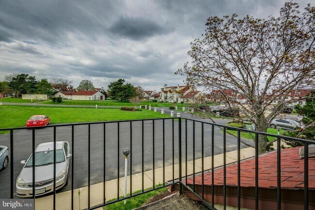 Building Photo - 11 Queen Elizabeth Ct