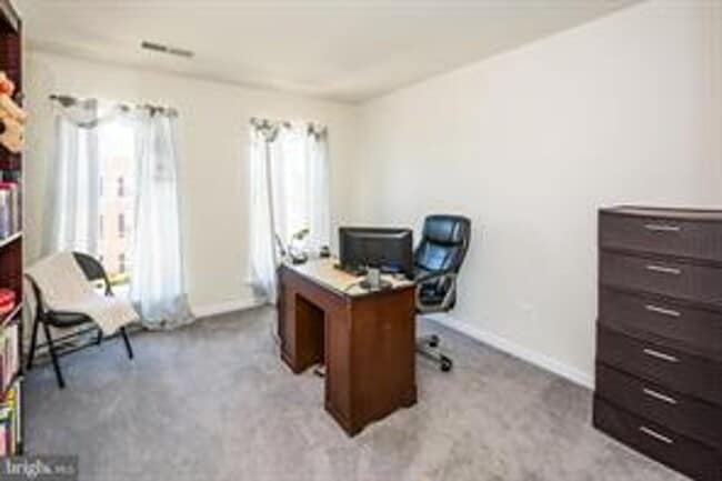 Building Photo - COMING SOON! June 1st - Beautiful Townhouse with 3rd Floor Master Suite!