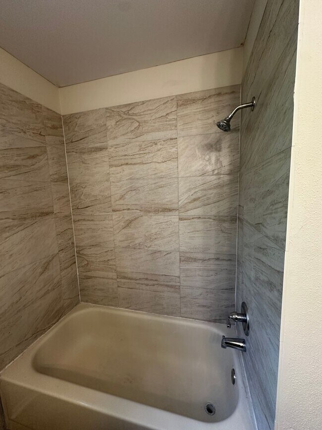 Building Photo - 3723 Narroline Dr