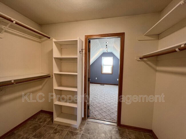 Building Photo - 15177 Hawthorn Dr
