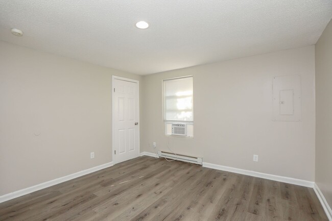 Building Photo - 1250 Pall Mall St