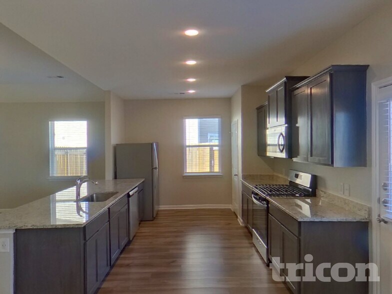 Building Photo - 9721 Sierra Grande Dr