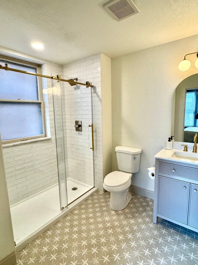 Building Photo - 4172 Russell Blvd