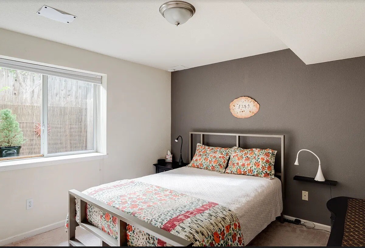 Building Photo - 995 Quince Ave