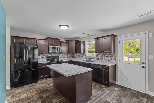 Building Photo - 3 Bed | 2.5 Bath | ~1,536 Sq Ft | Available for Rent