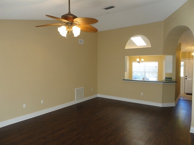 Building Photo - 6785 Bermuda Ave
