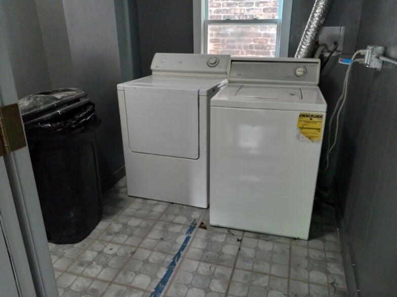 Shared laundry room - 1721 W 65th St