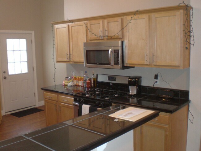 Building Photo - Cozy Rental - South Side