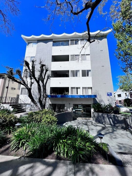 Primary Photo - 351 N Palm Dr