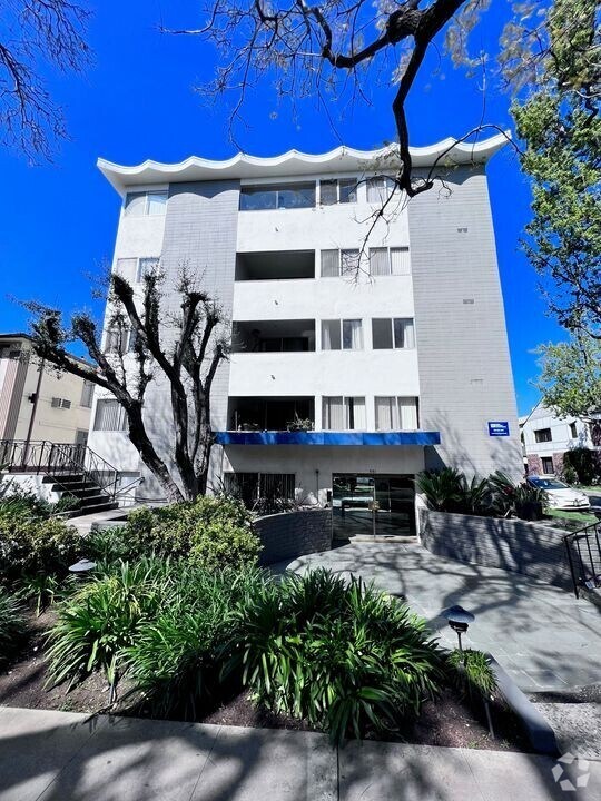Building Photo - 351 N Palm Dr