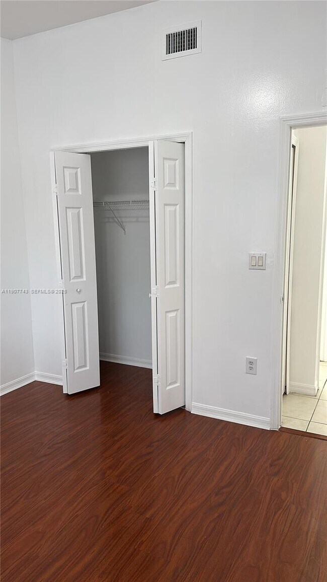 Building Photo - 2910 SE 12th Rd