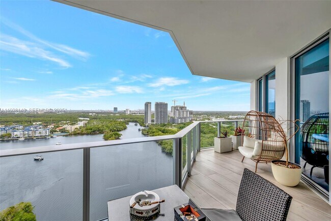 Building Photo - 17111 Biscayne Blvd