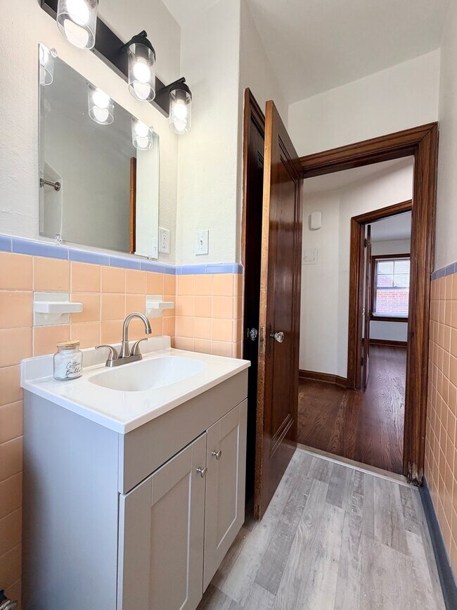 Building Photo - 4734 Locke Ave