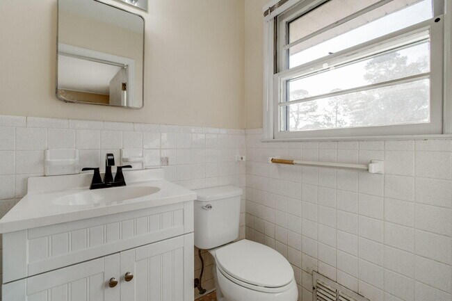 Building Photo - 2 Pickens Ct