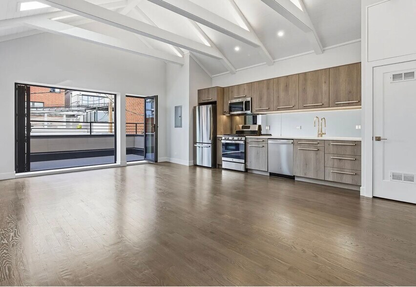 Building Photo - 1924 W Grand Ave