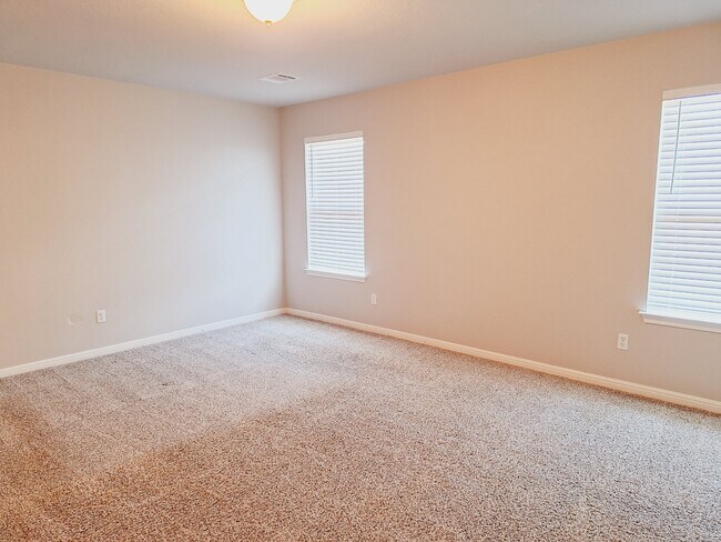 Building Photo - 124 Peruvian Ln