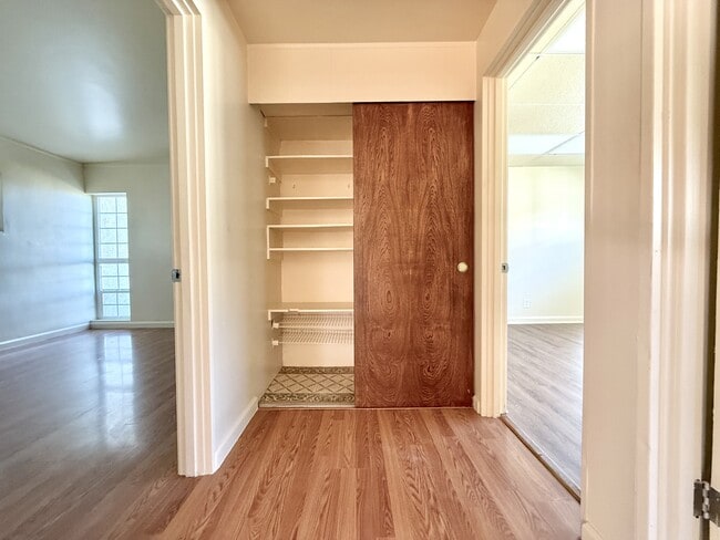 Building Photo - 13949 Oval Dr
