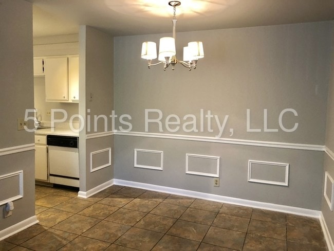 Building Photo - 420 Walton Ln