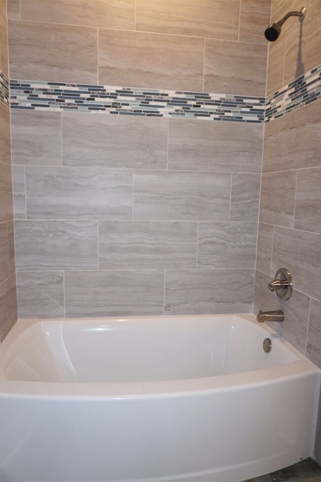 Building Photo - 3 Bedroom, 2 Bath Home in Valley View