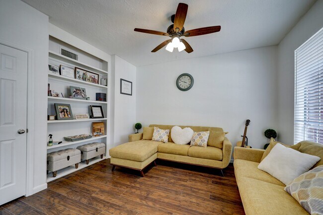 Building Photo - 13710 Wheatbridge Dr