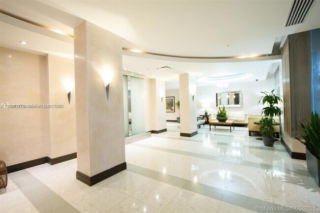 Building Photo - 3801 OCEAN Dr