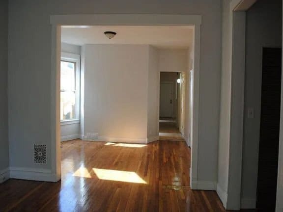 Building Photo - 1847 W Byron St