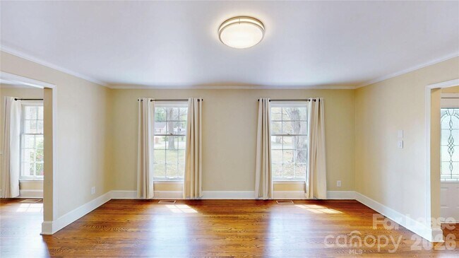 Building Photo - 6821 View Way Dr