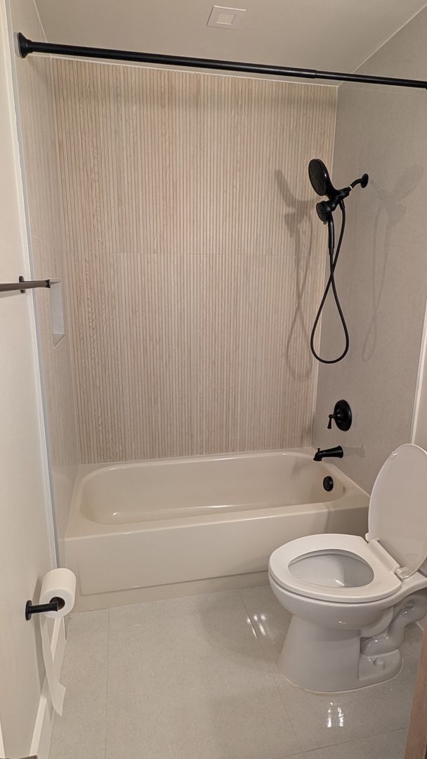 Building Photo - Complete remodeled 2 bedrooms 2 baths with balcony