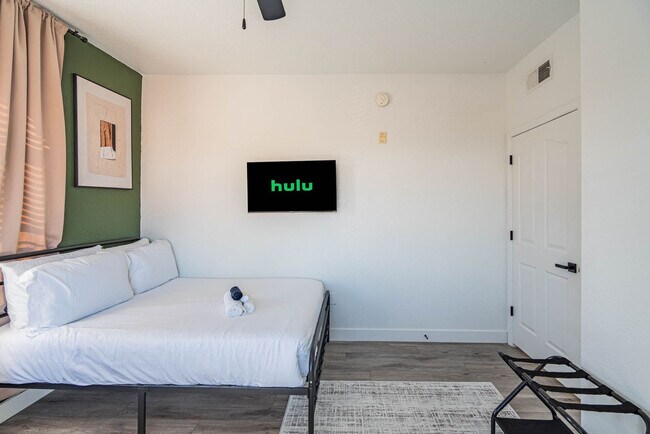 Building Photo - 2155 S 55th St