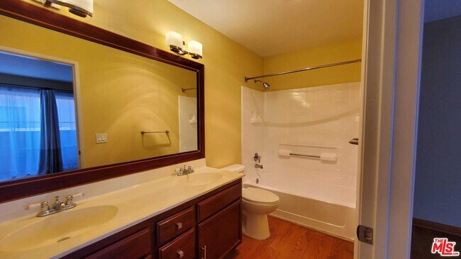 Building Photo - 7320 Balboa Blvd