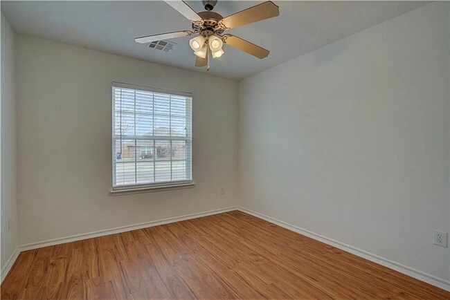 Building Photo - Beautiful Brick Home in Great School Distr...