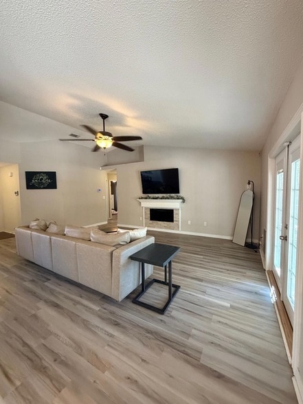 Building Photo - 205 Villacrest Dr