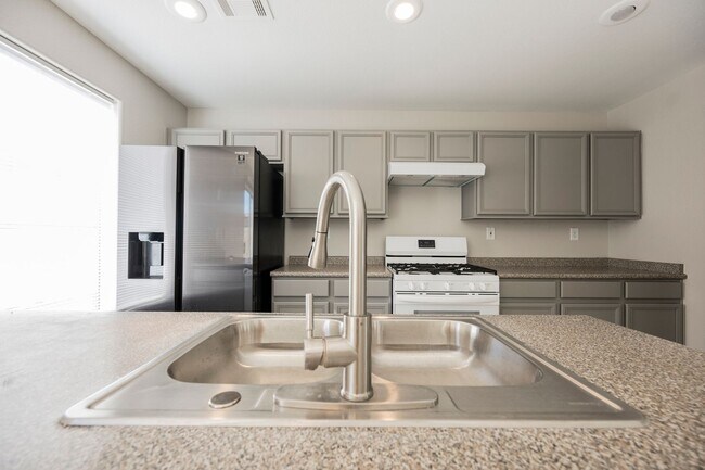 Building Photo - 6075 Las Nubes Dr